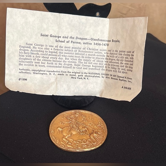 Vintage St George Slaying the Dragon Gold Medallion Brooch Alva Museum Replicas - Picture 4 of 4